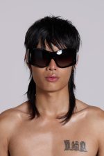 Alva Sunglasses in Black - Image 3
