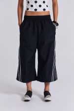 Black Vapor 3/4 Shorts - Image 11