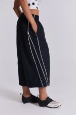 Black Vapor 3/4 Shorts - Image 12