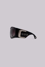 Alva Sunglasses in Black - Image 11